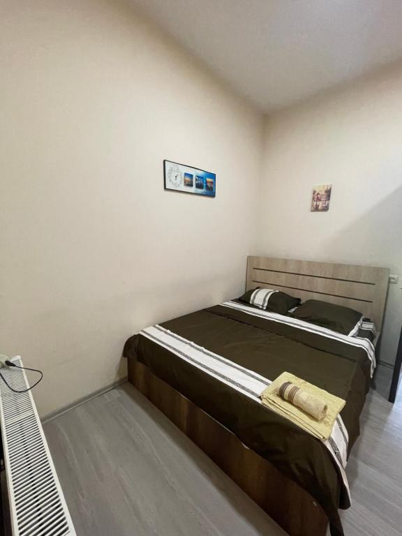Fazis Hotel room 4